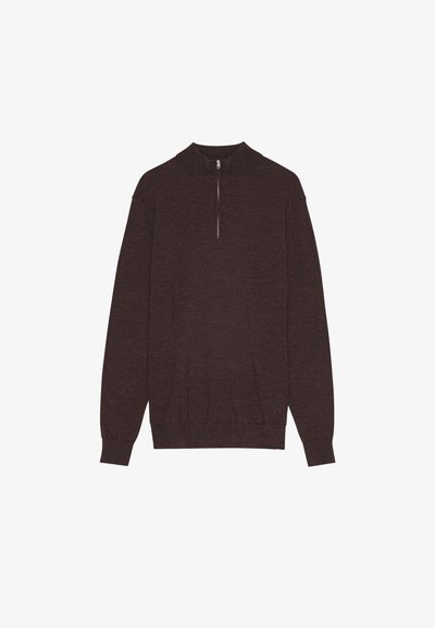 Maglione con zip collo, di colore marrone, realizzato in un tessuto morbido, con maniche lunghe, polsini a coste e vestibilità rilassata. Texture liscia con dettagli minimi.