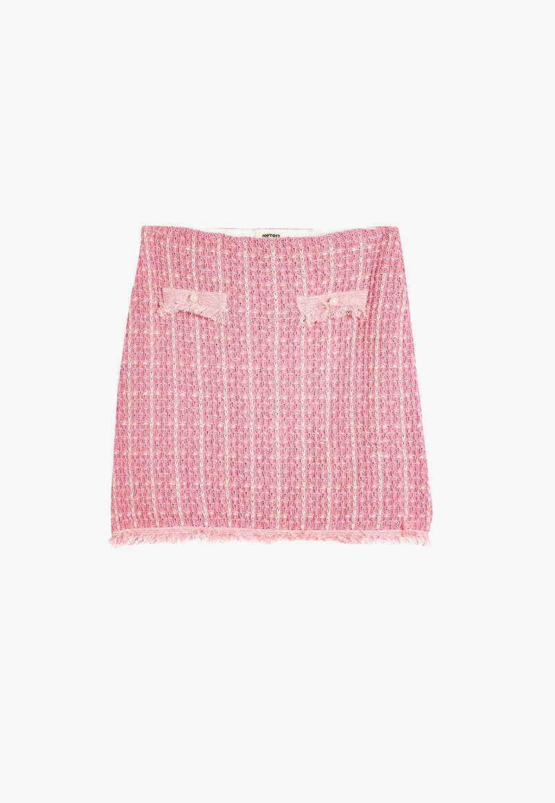 Lyserød stofskørt med en struktureret vævning, frynsekant og to forlommer med bløde, lyserøde stoflapper pyntet med perleaccentuer.