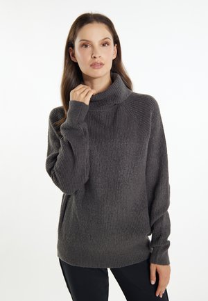 Pulover turtleneck tricotat de culoare gri închis, cu textură cu nervuri, croială lejeră și mâneci lungi, prezentând un guler înalt și slouri laterale pentru confort.