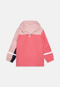 Αδιάβροχο μπουφάν σε ροζ και κοραλλί, με κουκούλα, ελαστικά μανσέτα και ανακλαστικές λευκές ρίγες. Λείο ύφασμα και σχεδιασμός με χρωματικό μπλοκ.