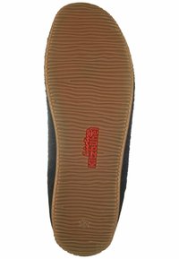 Brązowa gumowa podeszwa z falistym wzorem oraz wytłoczona czerwona nazwa marki "Living Kitzbühel". Rozmiar 42 oznaczony w obszarze palców.