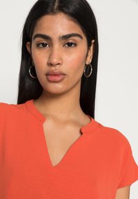JDY JDYLION LIFE - Blusa - hot sauce