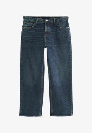 Laza fitű farmernadrág sötétkék denim szövetből. Egyenes szára van, öt zsebe, gombos záródása és látható varrások a varrások mentén.