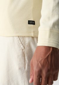 INDICODE JEANS Long sleeved top - white asparagus