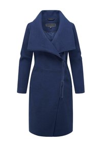 Manteau en laine mélangée bleu marine avec un large col, une fermeture asymétrique, des manches longues et des poches latérales. Présente une texture lisse et un design moderne.