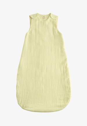 Lysegul ærmeløs babysovepose med skulderknapper og et tekstureret stofdesign.