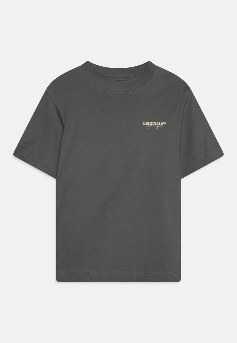 T-shirt de algodão cinza escuro com um clássico decote redondo, mangas curtas, e um pequeno logotipo "ORIGINALIST™" em cor clara no lado esquerdo do peito.