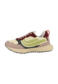 Scarpa sportiva multicolore con tomaia in mesh gialla e verde, dettagli in suede rosa e bordeaux, e suola in gomma con battistrada testurizzato.