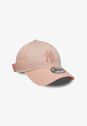 Cappellino da baseball rosa in tessuto liscio, con logo NY ricamato, visiera curva e cinturino regolabile sul retro.