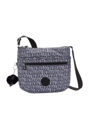 Axelväska i marinblått och vitt mönstrat tyg, med en framficka med dragkedja, justerbar axelrem och en pom-pom charm fäst.