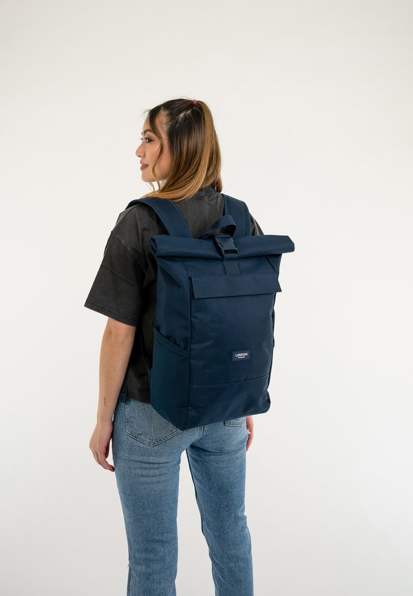 NO 4 - Tagesrucksack - dunkelblau