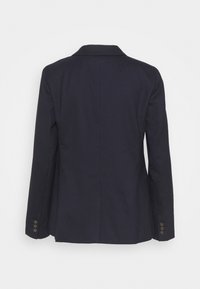 Blazer bleu marine vu de dos avec manches longues, col cranté, couture centrale et trois boutons sur chaque manchette.