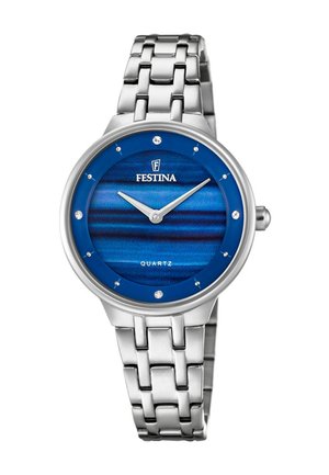 Orologio da polso in metallo argento con quadrante blu testurizzato, indici delle ore in cristallo, due lancette argento e marchio Festina al quarzo.