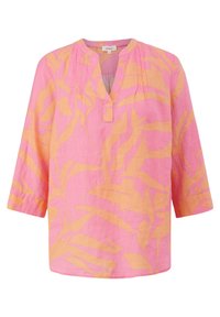Blouse en lin rose et orange avec un col en V, des manches trois-quarts et un motif de feuilles sur le tissu. Léger et texturé.