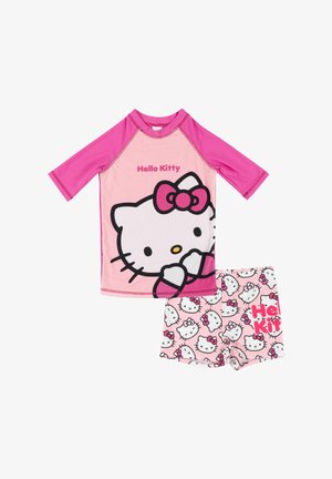 Costume da bagno due pezzi per bambini con top rosa a maniche lunghe con il volto di Hello Kitty e pantaloncini abbinati con teste di Hello Kitty ripetute e testo.