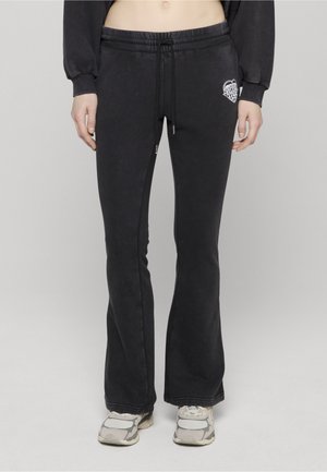 - Spodnie treningowe