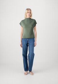 ONLY ONLRIE - Lihtne T-särk - four leaf clover