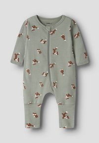 Grenouillère bébé verte douce avec imprimés de renards marron et blanc, dotée de manches longues et d'une fermeture éclair à l'avant.