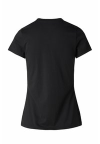 Camiseta de manga corta negra hecha de algodón, con cuello redondo y una textura suave. Sin patrones ni adornos visibles.