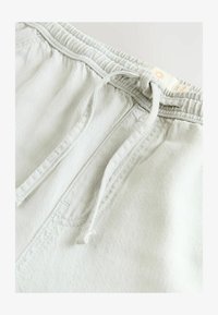 Kijelölve, light grey