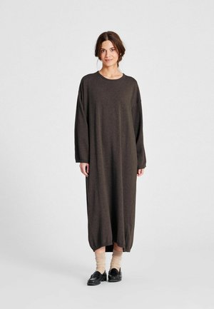SISSE - Dolga obleka - mulch