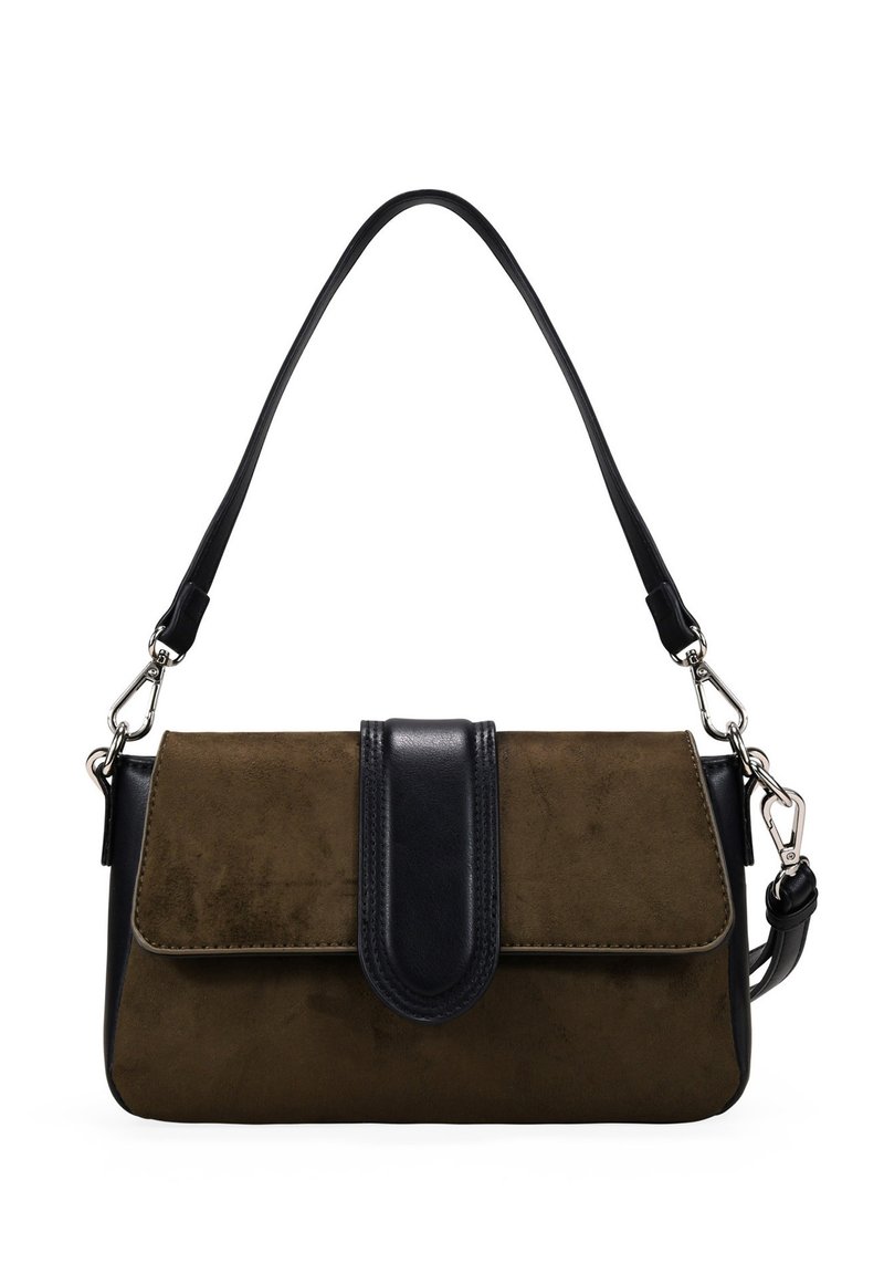 Bolso de cuero y ante en verde oliva oscuro con una solapa y correa de cuero negro; cuenta con herrajes plateados y una correa de hombro extraíble.