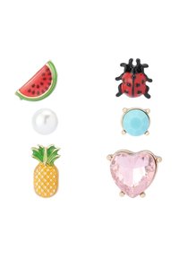 Set von sechs Emaille-Pins: Wassermelonenstück, Marienkäfer, Perle, türkisfarbener Edelstein, Ananas und pinkfarbener Herz-Edelstein, alle in lebhaften Farben.