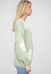 Cloud 5ive CREWNECK WITH FLOWERS - Svetrík - mint white