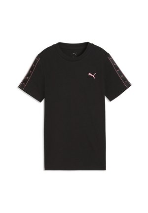 Camiseta negra de manga corta de Puma con logotipos rosa de Puma en el pecho y rayas de logotipo rosa a lo largo de las mangas.