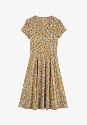 Dzeltenas sinepju krāsas kleita līdz ceļiem ar īsām piedurknēm, V-veida izgriezumu, piegulošu vidukli un baltu un zilu ziedu rakstu visā virsmā.