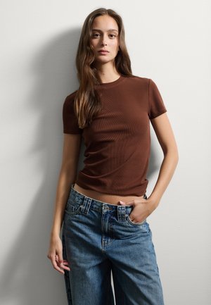 SLIM FIT - T-shirt basique - brown