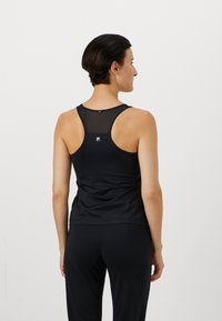 Svart trenings-tank topp med racerback-design, med et mesh-panel og lite logo på baksiden. Laget av glatt, elastisk stoff.