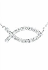 Collar plateado con un colgante en forma de pez adornado con circonitas cúbicas claras y brillantes. El diseño incluye una cruz que atraviesa el cuerpo.