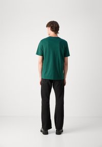 Tommy Hilfiger ESSENTIAL TEE - Základné tričko - ornamental green