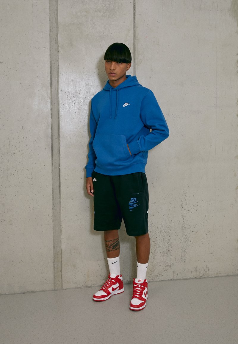 Nike Sportswear SPORTSWEAR CLUB FLEECE - Sweatshirt com capuz - dark marina blue/white