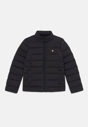 Crna podstavljena jakna s zatvaračem, stojećim ovratnikom i akcentom loga na prsima. Ima horizontalni kvadratni uzorak i bočne džepove.