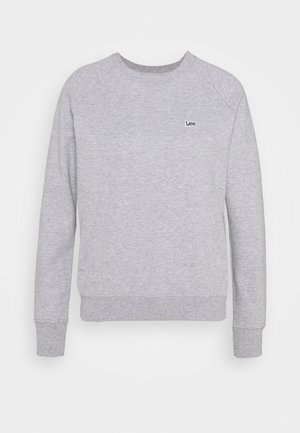 Sudadera gris con cuello redondo y mangas raglán, que presenta un pequeño logotipo negro de "Lee" en el lado izquierdo del pecho. Hecha de una tela suave.
