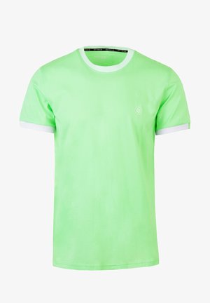 Hellgrünes Baumwoll-T-Shirt mit Rundhalsausschnitt, weißen Absetzen an den Ärmeln und dem Kragen sowie einem kleinen Logo auf der Brust.