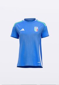 Blauw atletisch shirt met korte mouwen, met witte accenten en verticale strepen. Toont "ITALIA" en een logo met drie sterren.