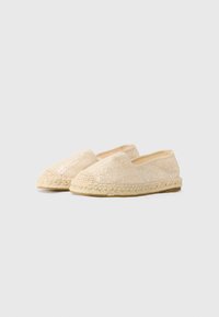 Vevde beige espadriller med en teksturert overdel, rund tå og såle av juterep. Har en myk indre fôr for komfort.