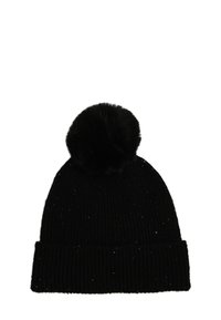 Gorro de punto negro con un diseño acanalado, que presenta un gran pom-pom de pelo sintético negro en la parte superior y un sutil brillo en toda la tela.