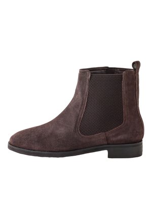 Dunkelbrauner Chelsea-Stiefel aus Veloursleder mit elastischem Seitenteil, Zuglasche hinten und flacher schwarzer Sohle.