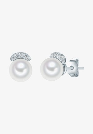 Pendientes de perlas con acentos de plata y pequeños brillantes; las perlas son redondas y brillantes, con una textura suave.