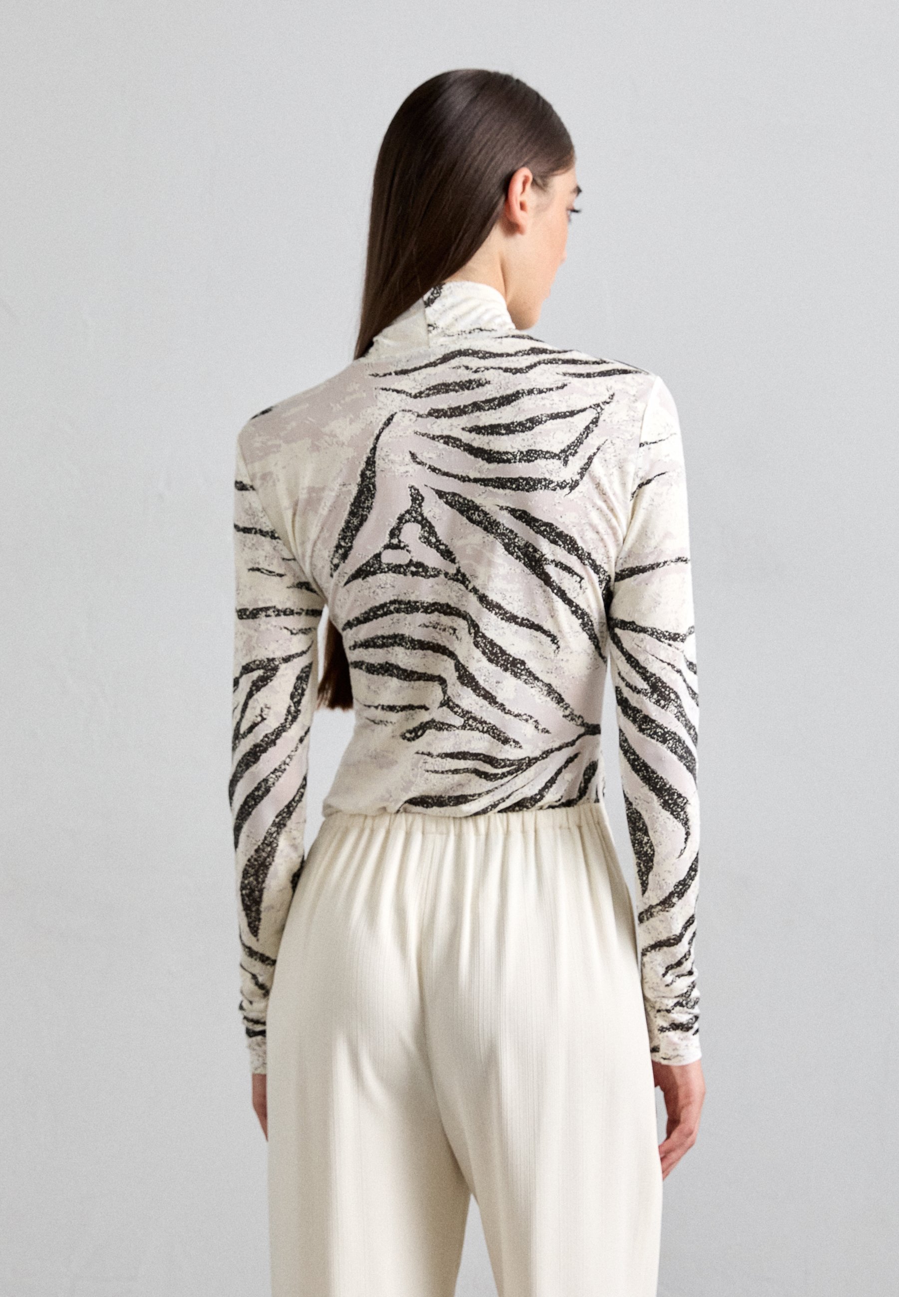 CLASS Roberto Cavalli 長袖トップス Class Roberto Cavalli Crocodile Print Long Sleeve Top (M