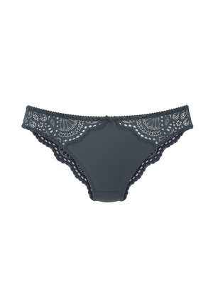 Schwarze Spitzen-Bikini-Unterwäsche mit Blumenmustern und einer kleinen Schleife am vorderen Taillenbund auf weißem Hintergrund.