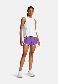 Under Armour FLY-BY - Spordišortsid - lavish