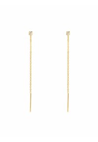 Goldfarbene hängende Ohrringe mit einem quadratischen Kristallstecker und einer dünnen Kette, die zu einem zylindrischen Anhänger führt, elegantes und minimalistisches Design.