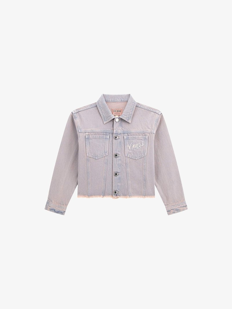 Svijetloplava skraćena traper jakna s kopčanjem na dugmadi, dva džepa na prsima, izvezeni logotip i sirovi rub.