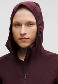 lululemon MIST OVER WINDBREAKER - Tuulitakki - goodnight plum