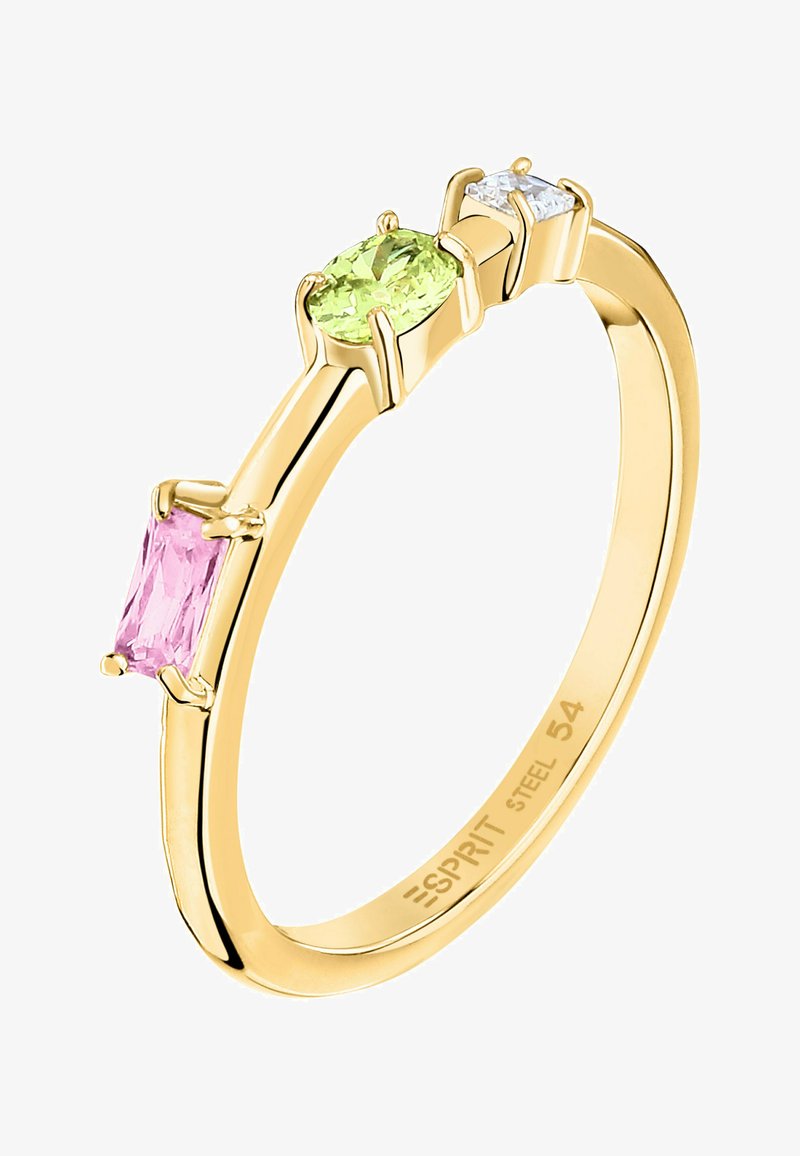 Goldfarbener Ring mit drei Edelsteinen: pinkfarbener rechteckiger, grüner ovaler und weißer quadratischer Stein, der in vierkralligen Fassungen auf einem glatten Band eingesetzt ist.